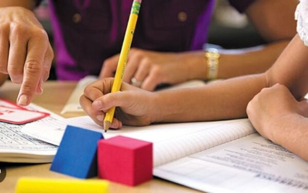 Estado lança programa Bolsa Estágio Ensino Médio com remuneração de até R$ 1 mil