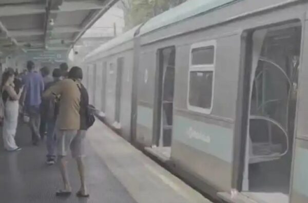 Fumaça em trem da ViaMobilidade obriga passageiros a desembarcar
