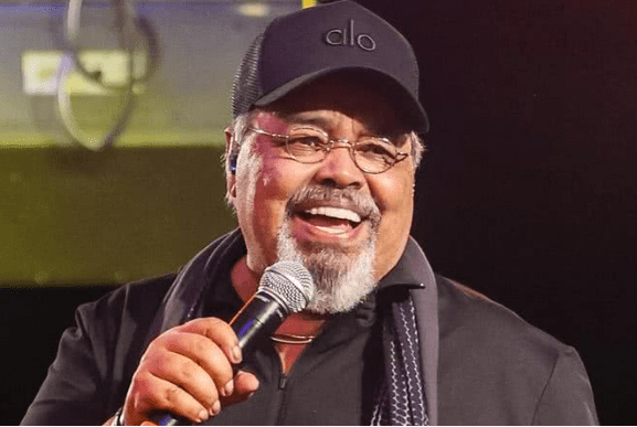 Show gratuito de Jorge Aragão no campo do Sesi de Osasco, será domingo, 25/5