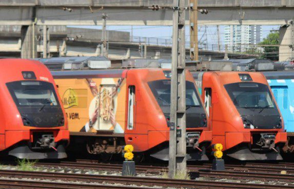 Com um ano de atraso e multas milionárias, ViaMobilidade devolve trens à CPTM